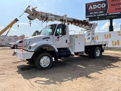 International 7300 Tracked Digger Derrick