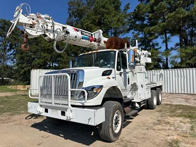 International 7500 Truck-Mounted Digger Derrick