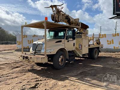 International MA035 Tracked Digger Derrick