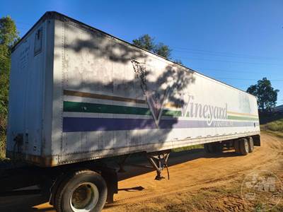 Stoughton AVW-535T-S-AR Dry Van Trailer
