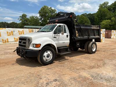 Ford F-750 XL Dump Truck