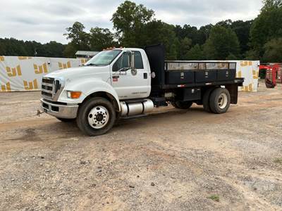 Ford F-750 XL Dump Truck