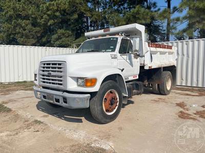 Ford F-800 Dump Truck