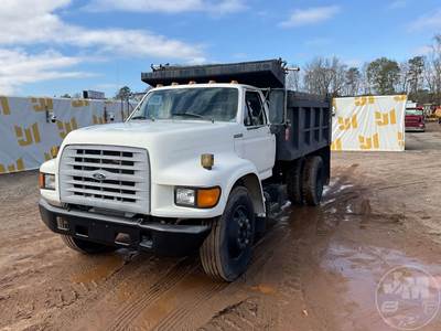 Ford F-800 Dump Truck