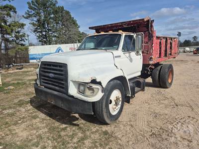 Ford F-800 Dump Truck