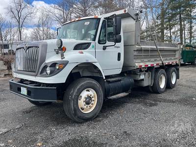 International 7600 SBA Dump Truck