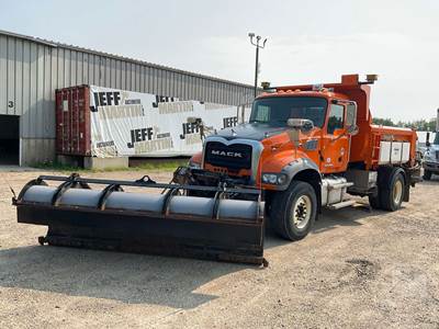 Mack GRANITE (GU) GU432 Dump Truck