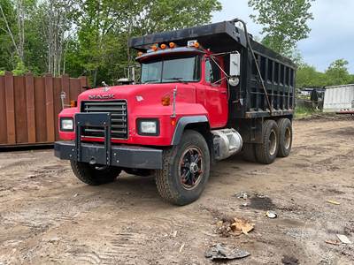 Mack RD688S Dump Truck