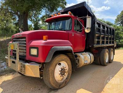 Mack RD688S Dump Truck