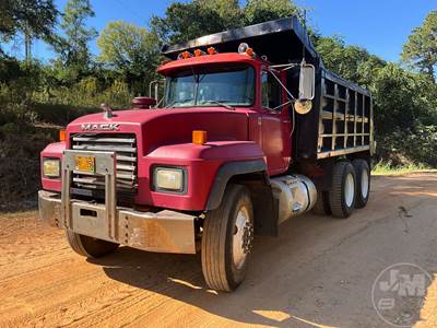 Mack RD688S Dump Truck
