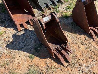 Used 12" Q/C Tooth Bucket Attachment to Fit Bobcat E-55 Excavator
