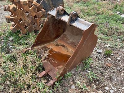Caterpillar 36 IN EXCAVATOR BUCKET Excavator Attachment