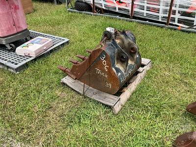 Used Caterpillar 24" Bucket to Fit 306 Excavator