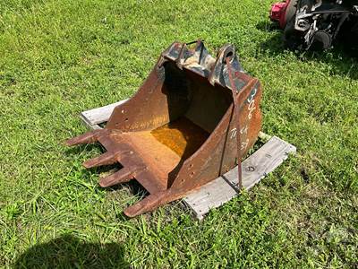 Used Caterpillar 24" Bucket to Fit 306 Excavator