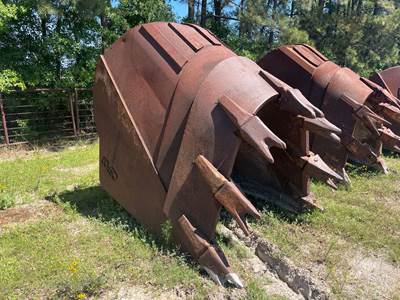 Used Cepco V-Bottom Bucket to Fit PC-1000, 135 mm Pin