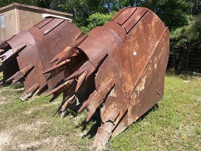 Used Cepco 58 in V-Bottom Bucket to Fit PC-1000, 135 mm Pin