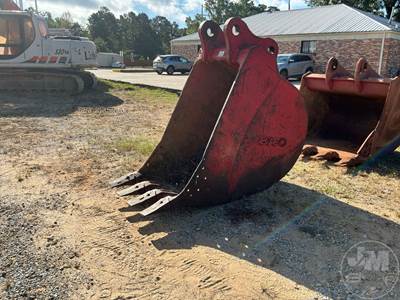 Used EACO 32" Excavator Bucket, 80 mm Pin