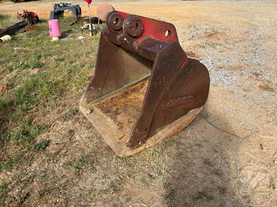 Used EACO 42" Excavator Bucket, 60 mm Pin