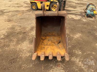 ESCO 36" Digging Bucket with Teeth, 80 mm Pin