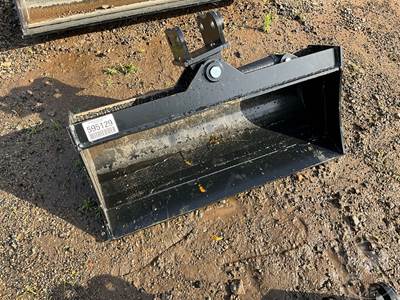 Future 32" Hydraulic Tilt Bucket for Mini Excavator, 25 mm Pin