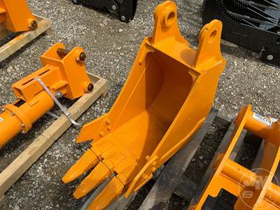 Unused GIYI 12" Bucket to Fit Cat 305, 45 mm Pin