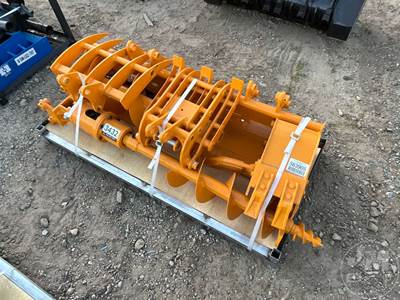 Unused GIYI Mini Excavator Attachments to Fit Cat 301, 25 mm Pin (Set of 8)