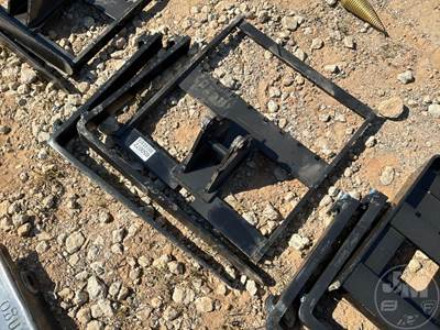 Unused GIYI 29" Forks Excavator Attachment