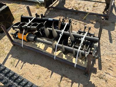 Unused Lot of 8 GIYI Excavator Attachments, 25 mm Pin, Rake/Ripper/Grabber/Augers/Buckets/Coupler