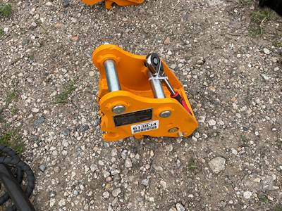 GIYI K302 Quick Hitch to Fit CAT 302, 35 mm Pin
