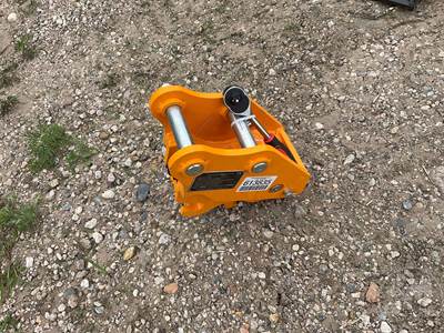 Unused GIYI K302 Quick Hitch to Fit Cat 302, 35 mm Pin