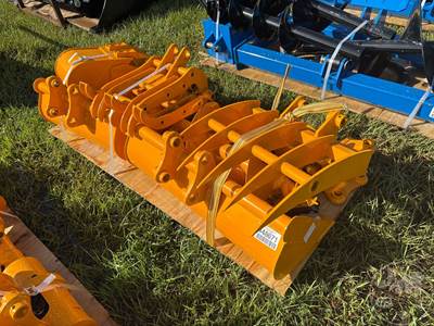 GIYI QTY (8) EXCAVATOR ATTACHMENT Excavator Attachment