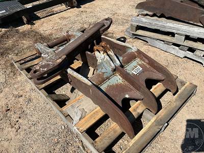 Used Geith EK18 24" Manual Thumb Excavator Attachment, 65 mm Pin