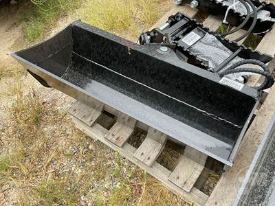 MIVA 32" Tilting Bucket, 25 mm Pin, Fits 1-3 Ton Excavator