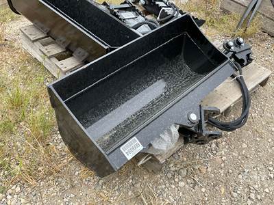 MIVA 32" Tilting Bucket Excavator Attachment, 25 mm Pin, Fits 1-3 Ton Excavator
