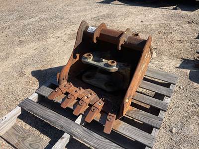 24â€ Quick Connect Tooth Bucket  To Fit Bobcat EXCAVAToR, Â Comes W/ Coupler