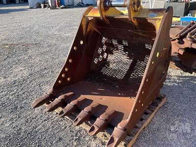 Excavator Bucket To Fit 320 CAT B Linkage, Drain Holes
