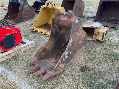 24â€ Tooth Bucket, Â 60 MM Pin