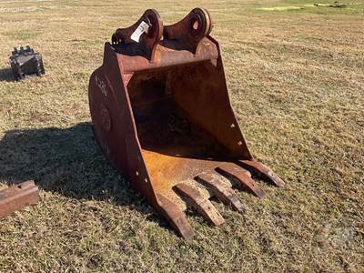 36â€ Bucket W/Teeth, Â