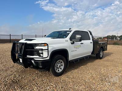 Chevrolet 3500HD Flatbed Truck