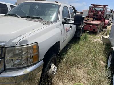 Chevrolet 3500HD Flatbed Truck