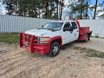 Chevrolet 3500HD Flatbed Truck