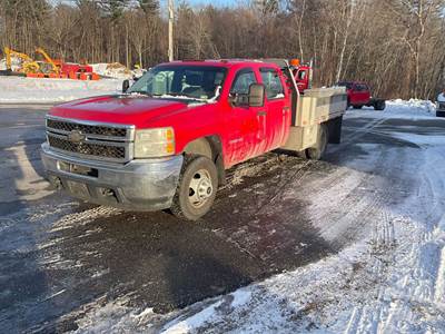 Chevrolet Silverado 3500HD Flatbed Truck