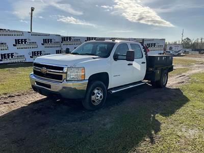 Chevrolet Silverado 3500HD Flatbed Truck