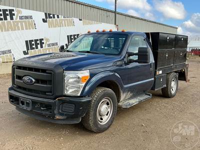 Ford F-350 Flatbed Truck