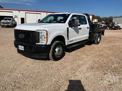 Ford F-350 Flatbed Truck