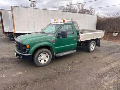 Ford F-350 Flatbed Truck