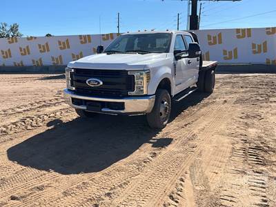 Ford F-350 XL Flatbed Truck
