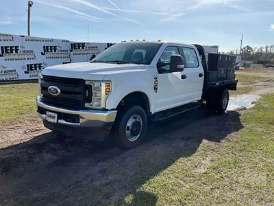 Ford F-350 XL Flatbed Truck