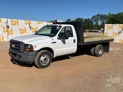 Ford F-350 XL Flatbed Truck