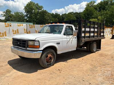 Ford F-350XL DRW Flatbed Truck